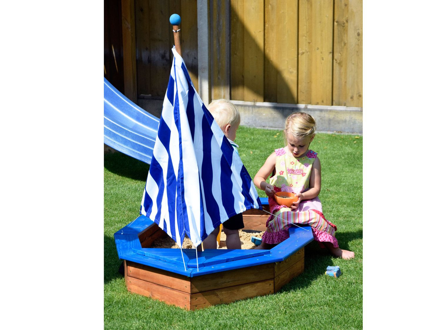 dobar Sandkasten Schiff, mit Segel, Truhe als Aufbewahrungsmöglichkeit