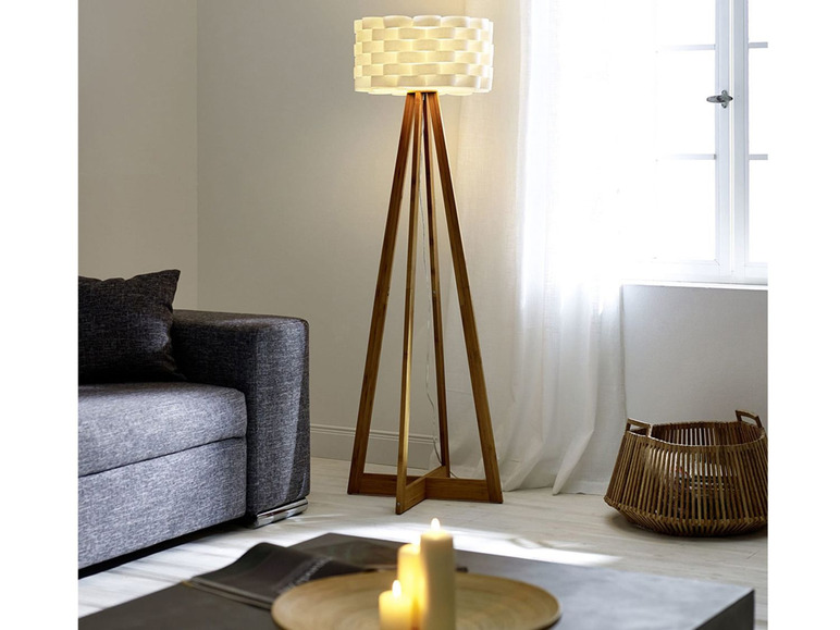 Gehe zu Vollbildansicht: Pureday Design Stehlampe mit Papierschirm und Holzfuß - Bild 5