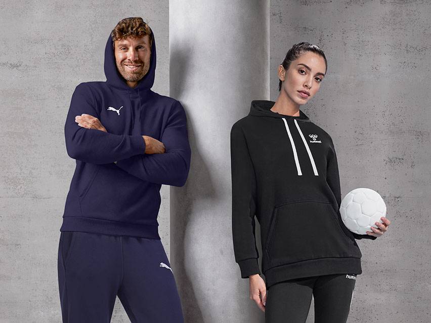 Puma und Hummel Hoodies: Sportbekleidung.