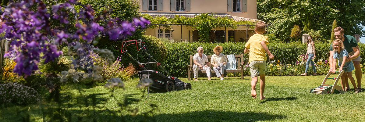 Alles rund um deine Gartenwelt: Gartenmöbel, Gartengeräte und Zubehör sowie Outdoor Spielwaren