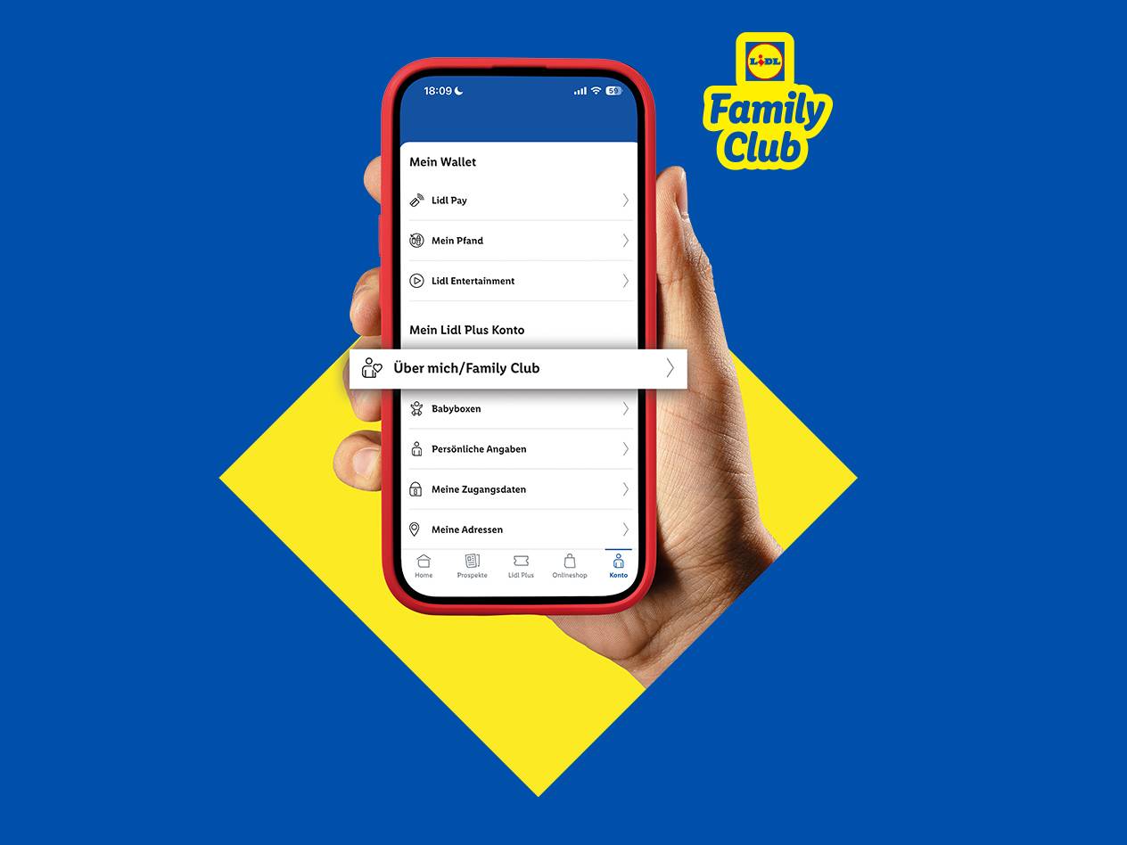 Hand hält Smartphone mit Lidl App, zeigt Menüpunkte wie 'Mein Wallet' und 'Family Club'.