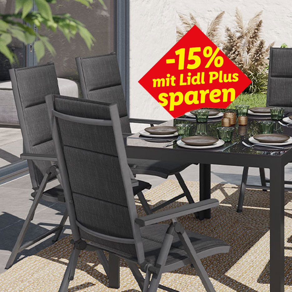 Gartentisch und Stühle auf einer Terrasse mit -15% Rabattaktion.