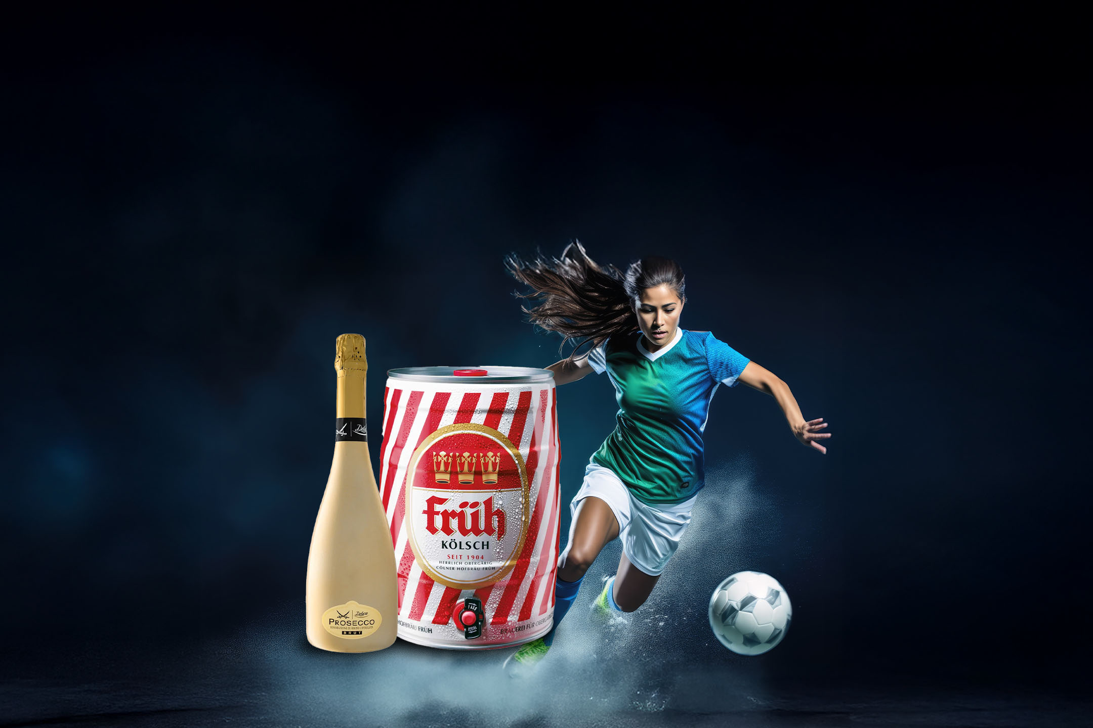 Eine Frau in Fußballkleidung kickt einen Ball neben einem Fass Bier und einer Flasche Prosecco.