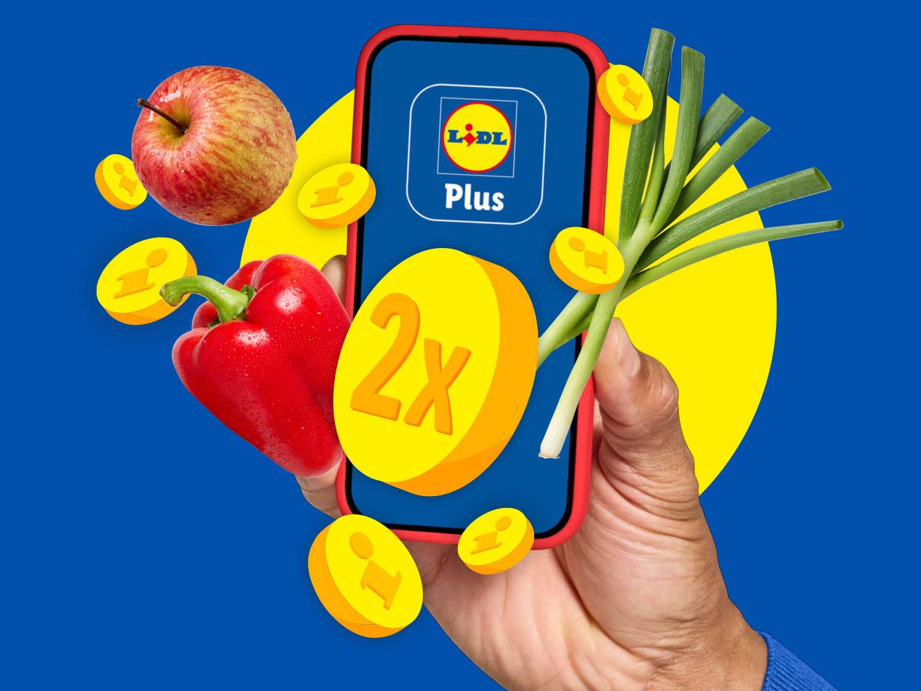 Hand hält Smartphone mit App, umgeben von frischem Obst und Gemüse und Münzen.
