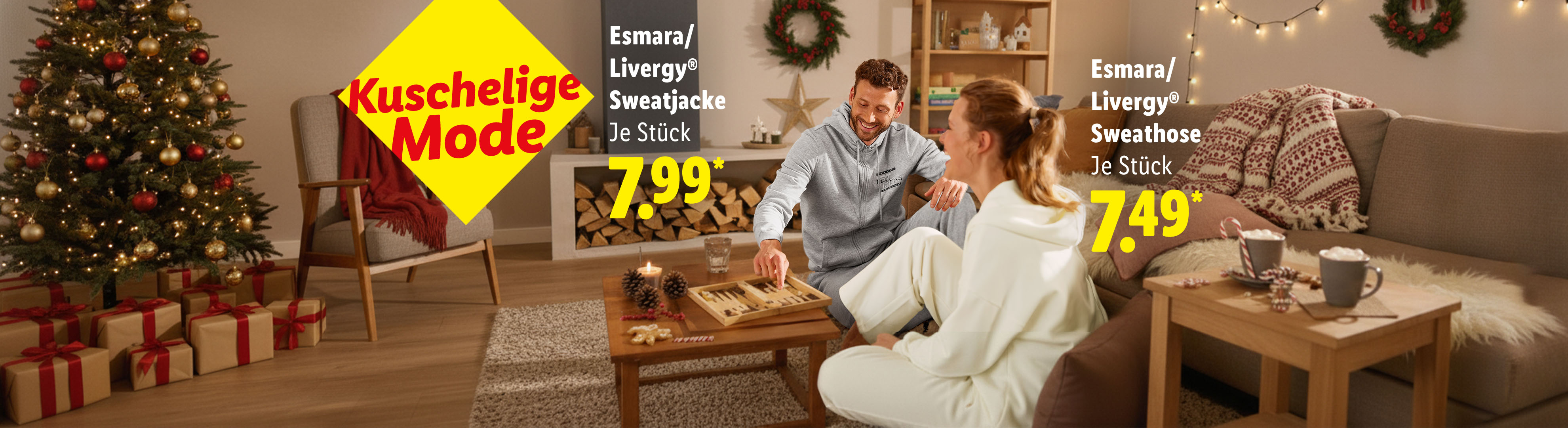 Kuschelige Mode: Esmara/Livergy Sweatjacke für 7,99€ und Sweathose für 7,49€ in weihnachtlicher Wohnzimmeratmosphäre.