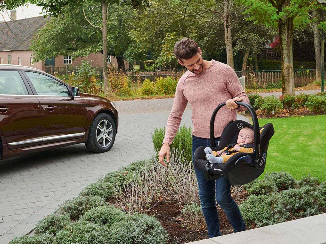 Tipps für entspannteres Autofahren mit Baby: Spiegel anbringen – ja oder  nein?